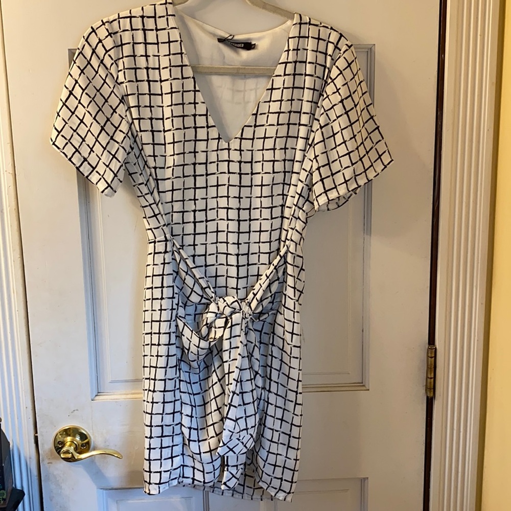 Misguided dress tie sleeves around waist